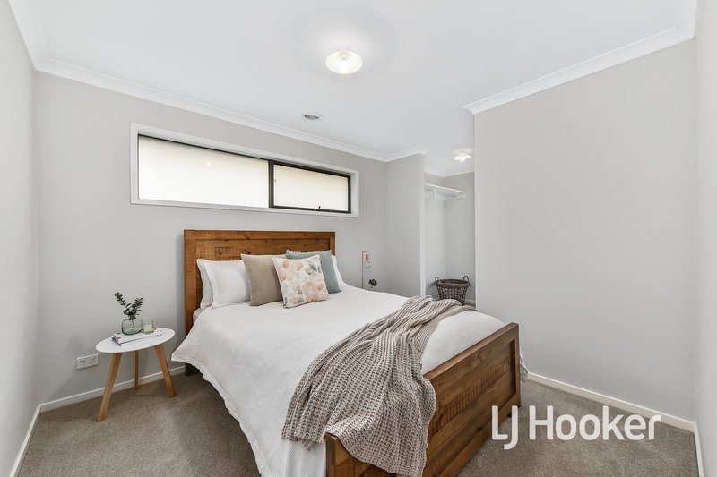 Photo - 18 Pasture Circuit, Clyde North VIC 3978 - Image 14