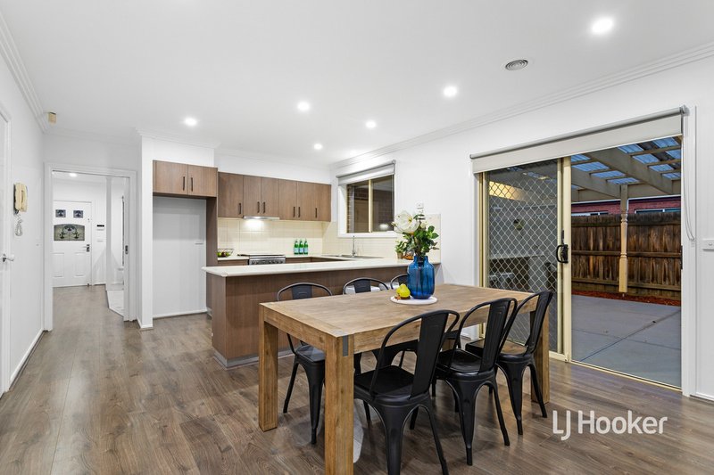 Photo - 18 Perez Court, Werribee VIC 3030 - Image 5