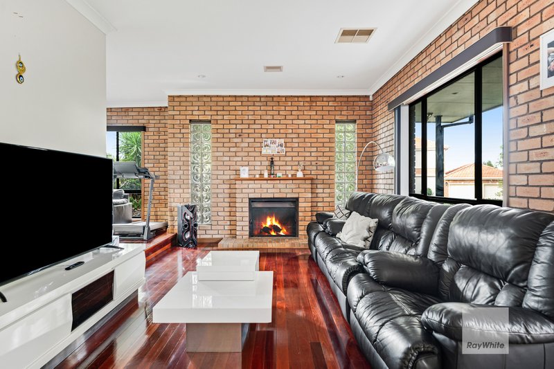 Photo - 18 Piccadilly Court, Greenvale VIC 3059 - Image 4