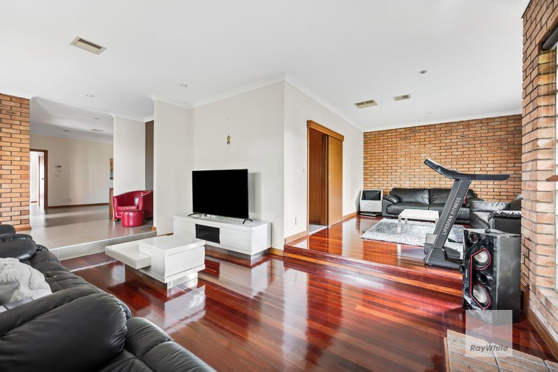 Photo - 18 Piccadilly Court, Greenvale VIC 3059 - Image 5