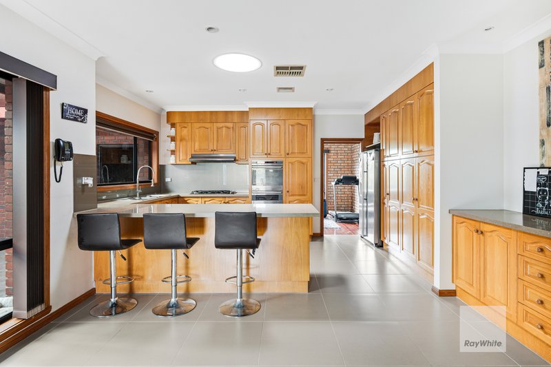 Photo - 18 Piccadilly Court, Greenvale VIC 3059 - Image 10