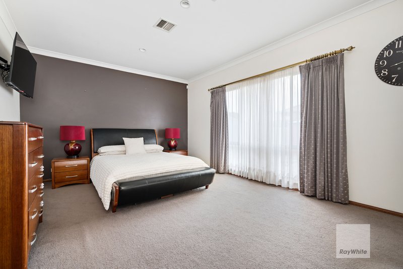 Photo - 18 Piccadilly Court, Greenvale VIC 3059 - Image 14