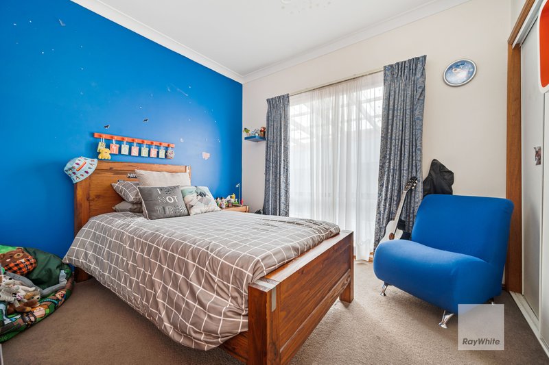 Photo - 18 Piccadilly Court, Greenvale VIC 3059 - Image 16