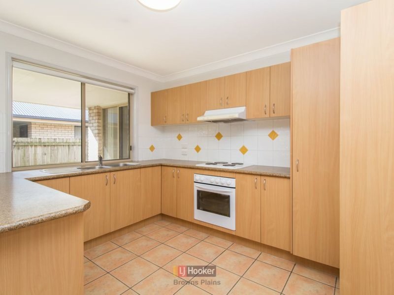 Photo - 18 Pidgeon Boulevard, Crestmead QLD 4132 - Image 2