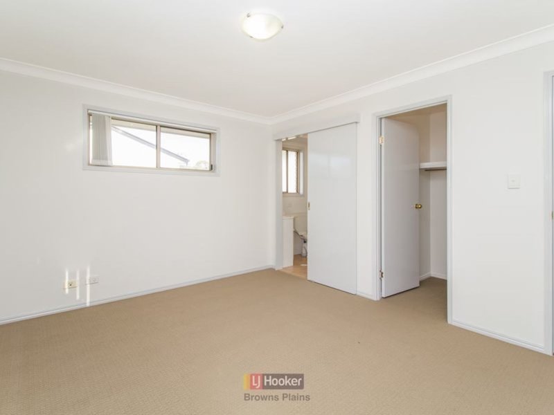 Photo - 18 Pidgeon Boulevard, Crestmead QLD 4132 - Image 4