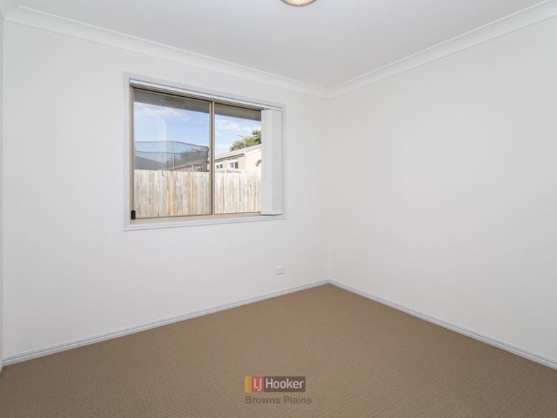 Photo - 18 Pidgeon Boulevard, Crestmead QLD 4132 - Image 7