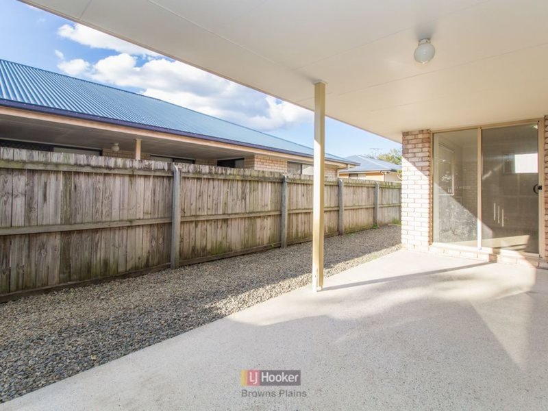 Photo - 18 Pidgeon Boulevard, Crestmead QLD 4132 - Image 11