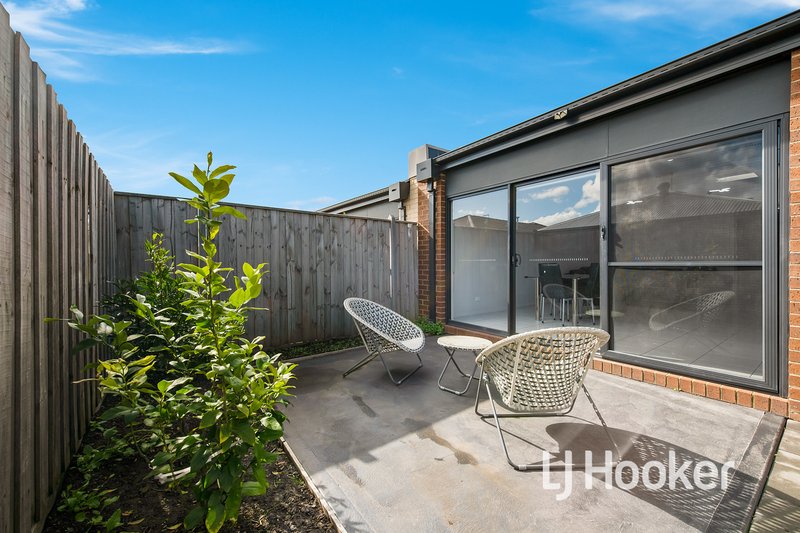 Photo - 18 Portrait Place, Clyde North VIC 3978 - Image 9