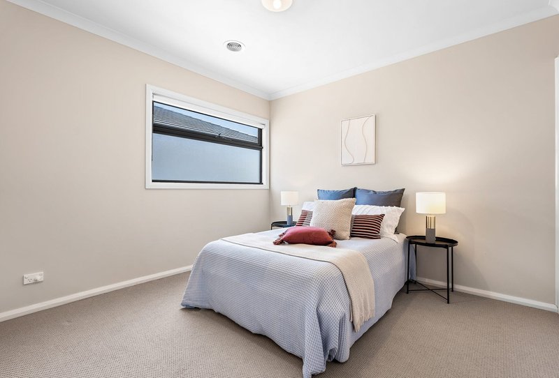 Photo - 18 Postema Drive, Point Cook VIC 3030 - Image 5