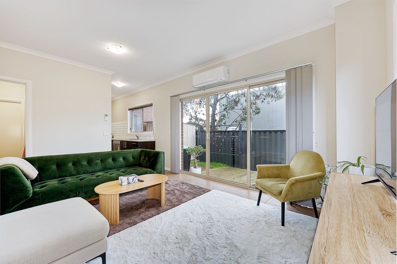Photo - 1/8 Pranom Close, Roxburgh Park VIC 3064 - Image 4