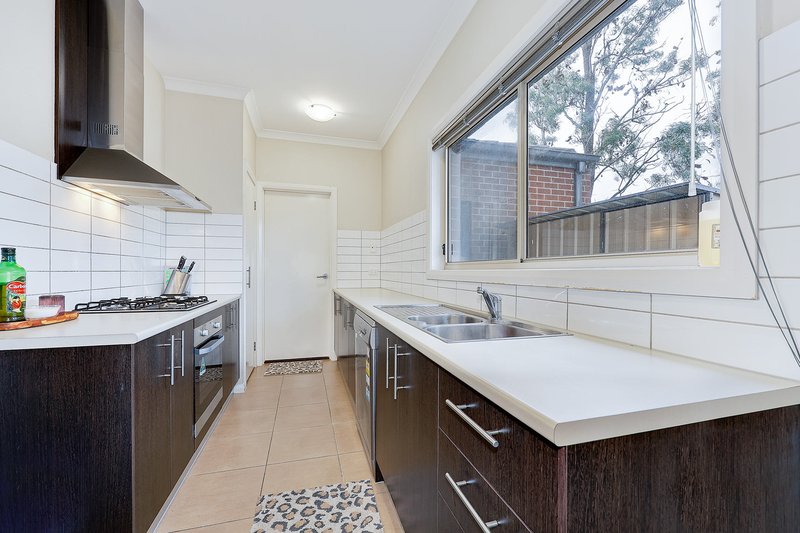 Photo - 1/8 Pranom Close, Roxburgh Park VIC 3064 - Image 5