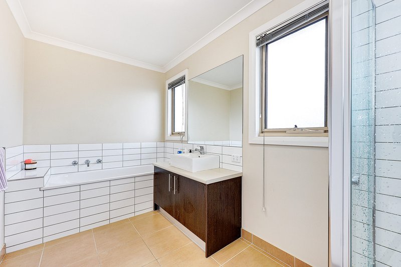 Photo - 1/8 Pranom Close, Roxburgh Park VIC 3064 - Image 10