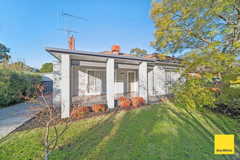 Photo - 18 Putnam Avenue, Strathdale VIC 3550 - Image 1