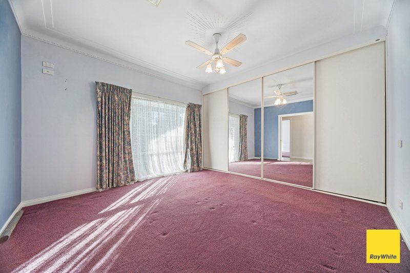 Photo - 18 Putnam Avenue, Strathdale VIC 3550 - Image 5
