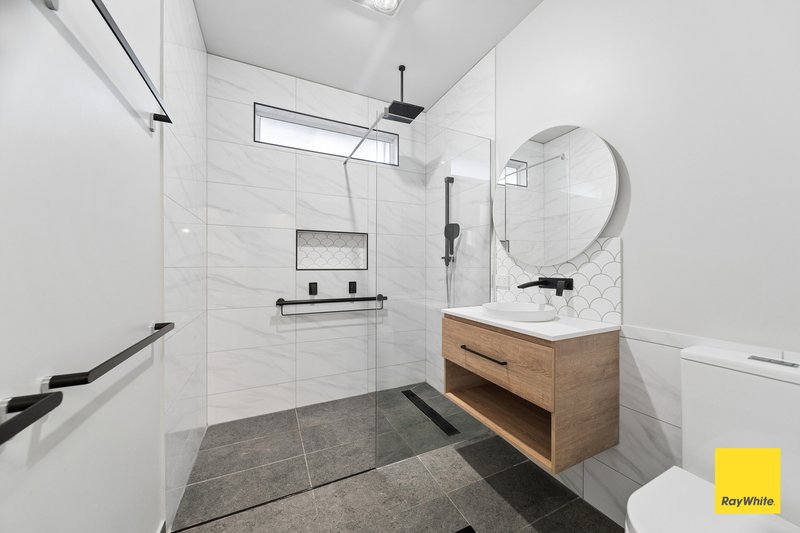 Photo - 18 Putnam Avenue, Strathdale VIC 3550 - Image 7
