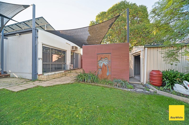 Photo - 18 Putnam Avenue, Strathdale VIC 3550 - Image 16