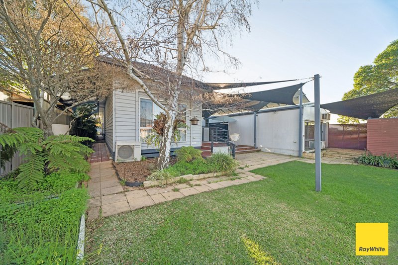 Photo - 18 Putnam Avenue, Strathdale VIC 3550 - Image 18