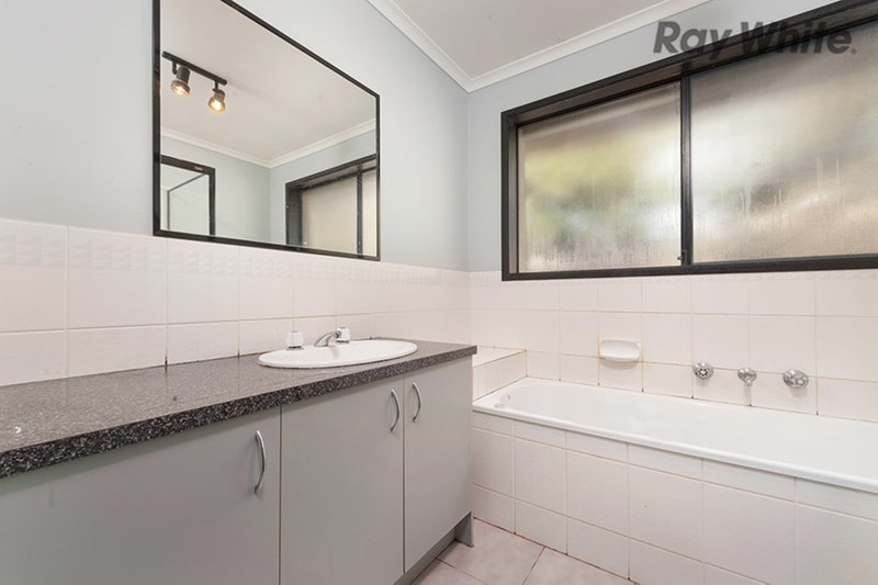 Photo - 18 Quartz Street, Delahey VIC 3037 - Image 7