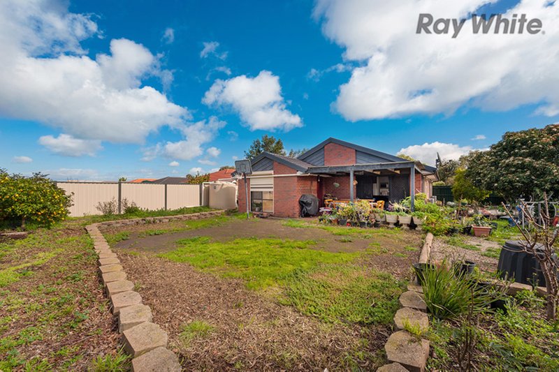 Photo - 18 Quartz Street, Delahey VIC 3037 - Image 9