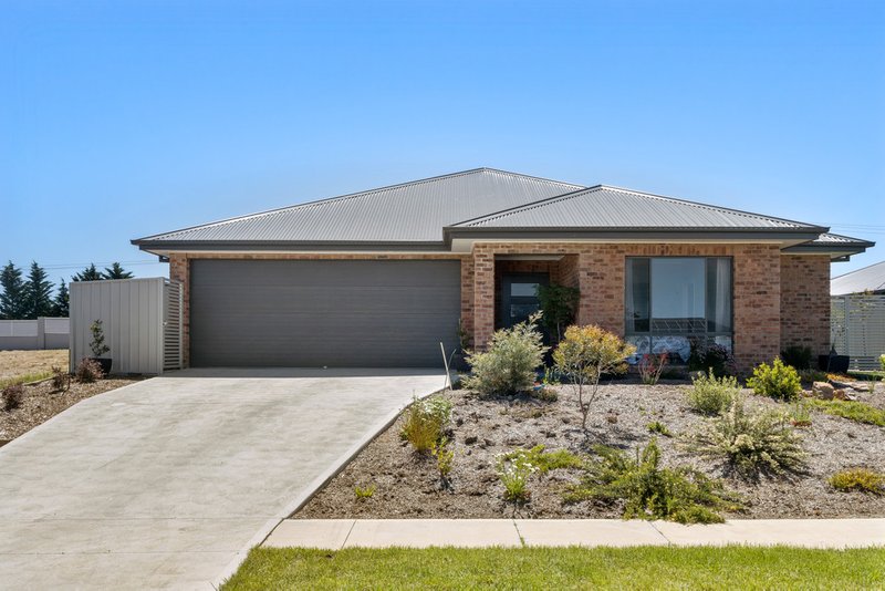 18 Quiberon Way, Goulburn NSW 2580