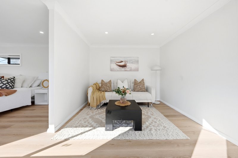 Photo - 18 Quiros Avenue, Fairfield West NSW 2165 - Image 5