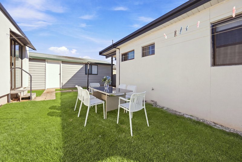 Photo - 18 Quiros Avenue, Fairfield West NSW 2165 - Image 17