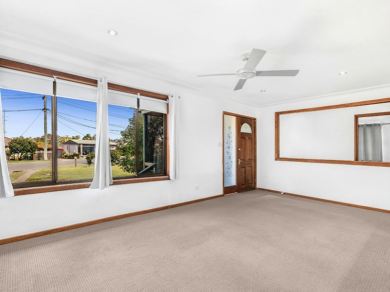 Photo - 18 Railway Crescent, Belmont North NSW 2280 - Image 4