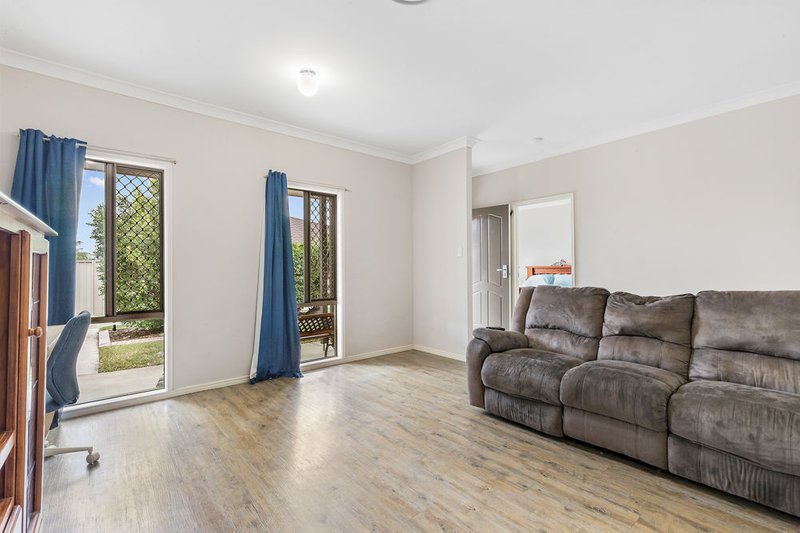 Photo - 18 Rainbird Circuit, Kallangur QLD 4503 - Image 11