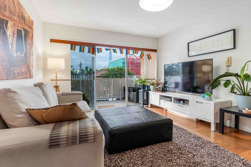 Photo - 1/8 Regina Street, Greenslopes QLD 4120 - Image 3