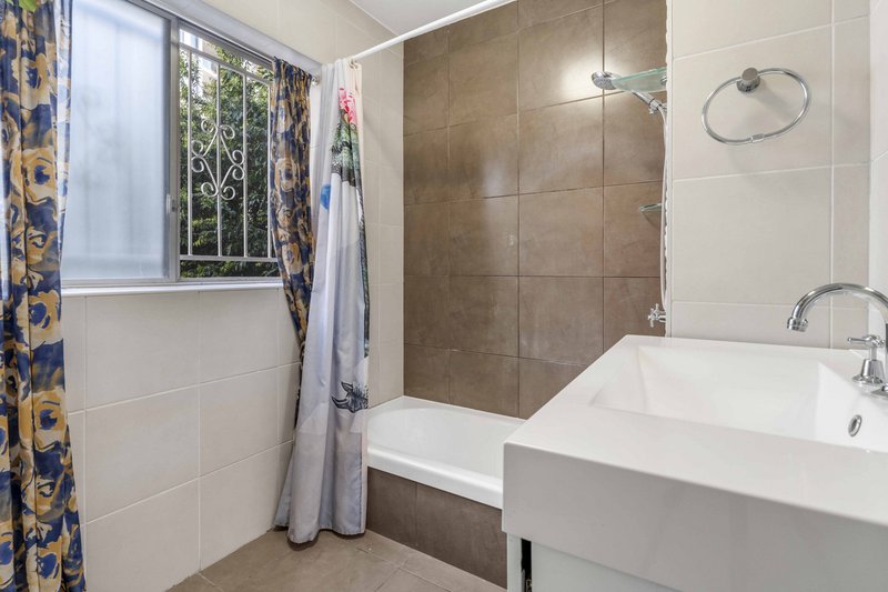 Photo - 1/8 Regina Street, Greenslopes QLD 4120 - Image 11