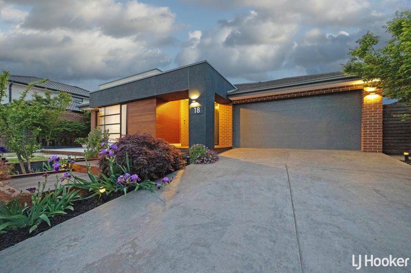 Photo - 18 Reidy Rise, Harkness VIC 3337 - Image 3