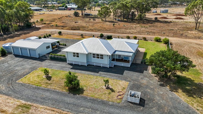 Photo - 18 Rhode Court, Oakey QLD 4401 - Image 2