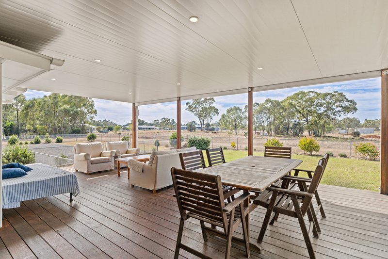 Photo - 18 Rhode Court, Oakey QLD 4401 - Image 3
