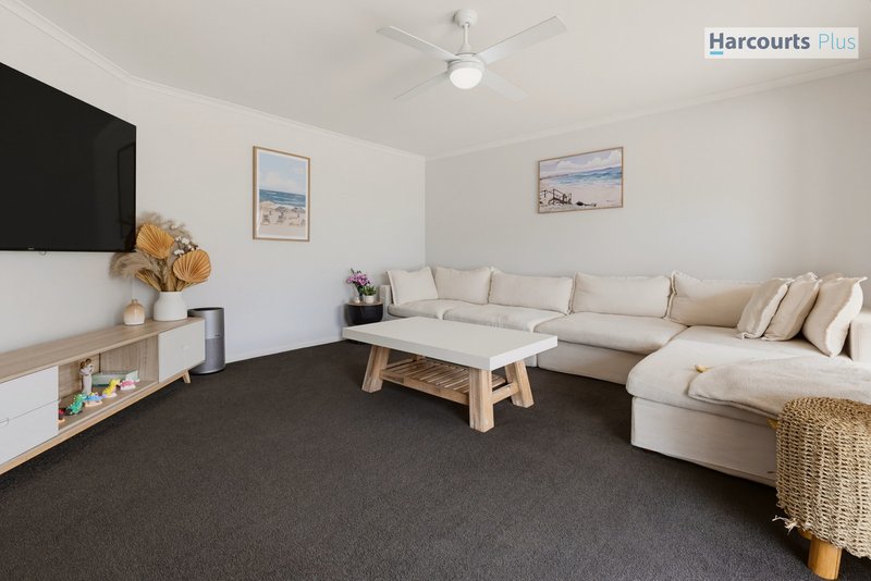 Photo - 18 Riddoch Crescent, Woodcroft SA 5162 - Image 5