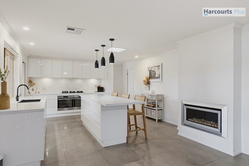 Photo - 18 Riddoch Crescent, Woodcroft SA 5162 - Image 9