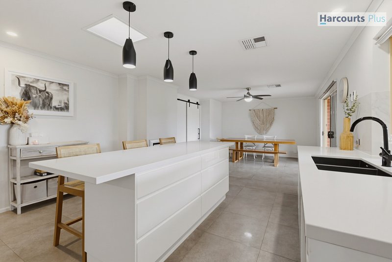 Photo - 18 Riddoch Crescent, Woodcroft SA 5162 - Image 10