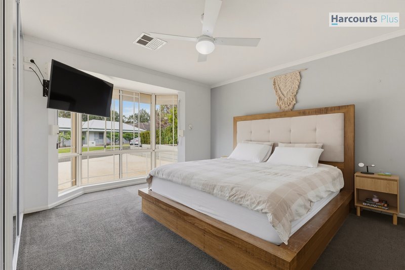 Photo - 18 Riddoch Crescent, Woodcroft SA 5162 - Image 11