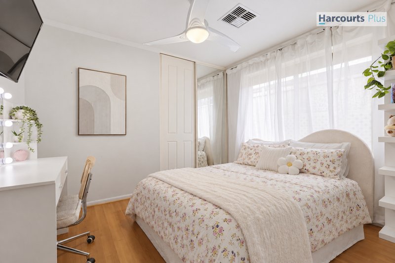 Photo - 18 Riddoch Crescent, Woodcroft SA 5162 - Image 16