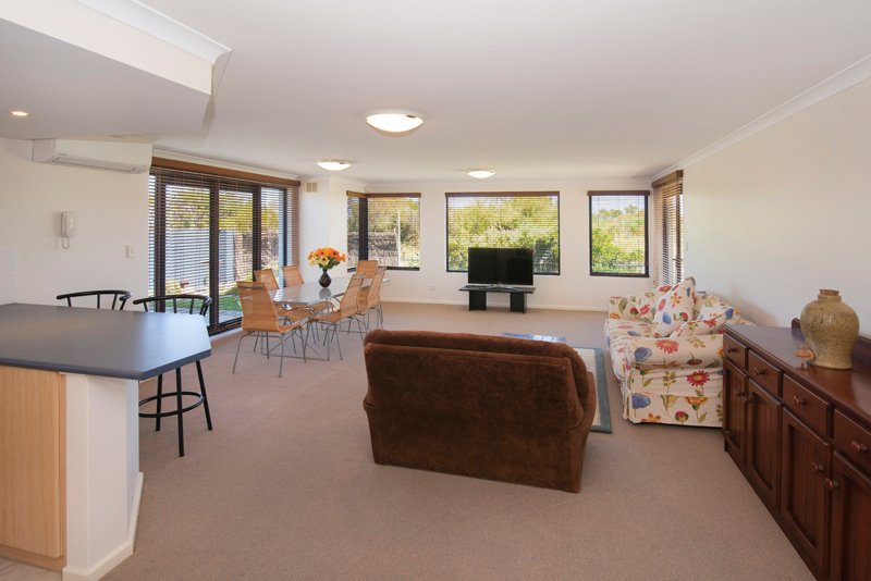 Photo - 1/8 Riedle Close, Geographe WA 6280 - Image 11