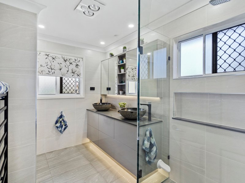 Photo - 18 Ringara Street, Manly West QLD 4179 - Image 11