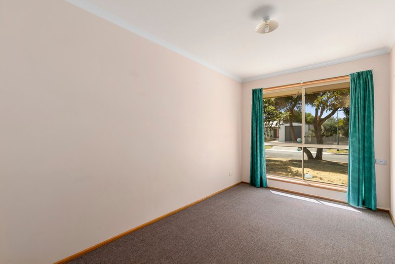 Photo - 18 Robert Drive, Cowes VIC 3922 - Image 10