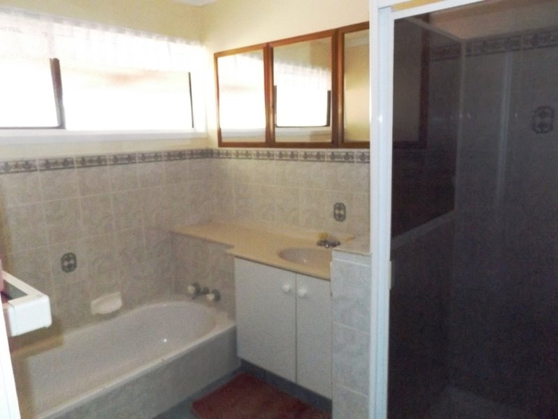 Photo - 18 Roberta St , Kingaroy QLD 4610 - Image 3