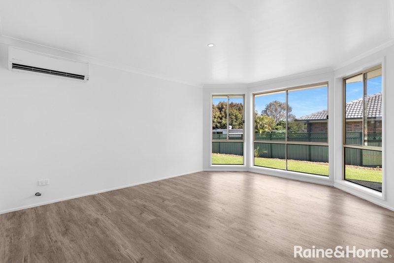 Photo - 18 Robinia Way, Worrigee NSW 2540 - Image 5