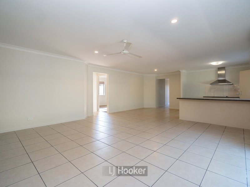 Photo - 18 Robur Street, Marsden QLD 4132 - Image 4