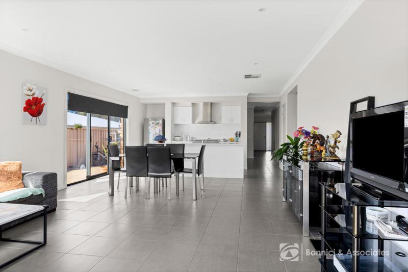 Photo - 18 Rogers Avenue, Wodonga VIC 3690 - Image 4