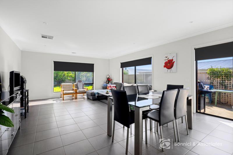 Photo - 18 Rogers Avenue, Wodonga VIC 3690 - Image 5