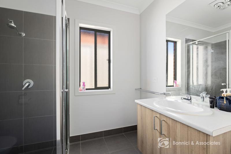 Photo - 18 Rogers Avenue, Wodonga VIC 3690 - Image 10