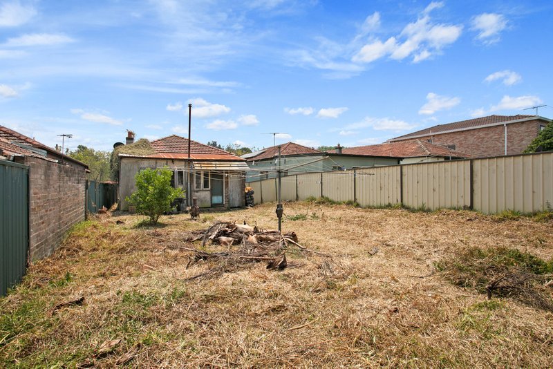 Photo - 18 Ronald Avenue, Earlwood NSW 2206 - Image 5