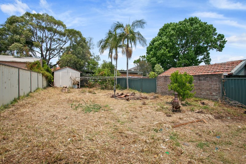 Photo - 18 Ronald Avenue, Earlwood NSW 2206 - Image 6