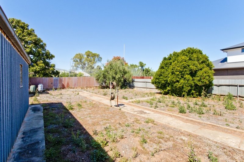 Photo - 18 Rondo Avenue, Findon SA 5023 - Image 14